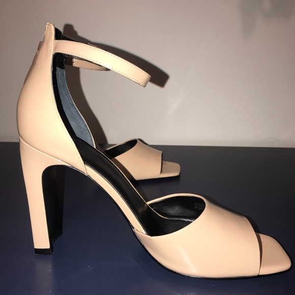 Marc Fisher LTD. Harlin Ankle Strap Sandals - Picture 3 of 7